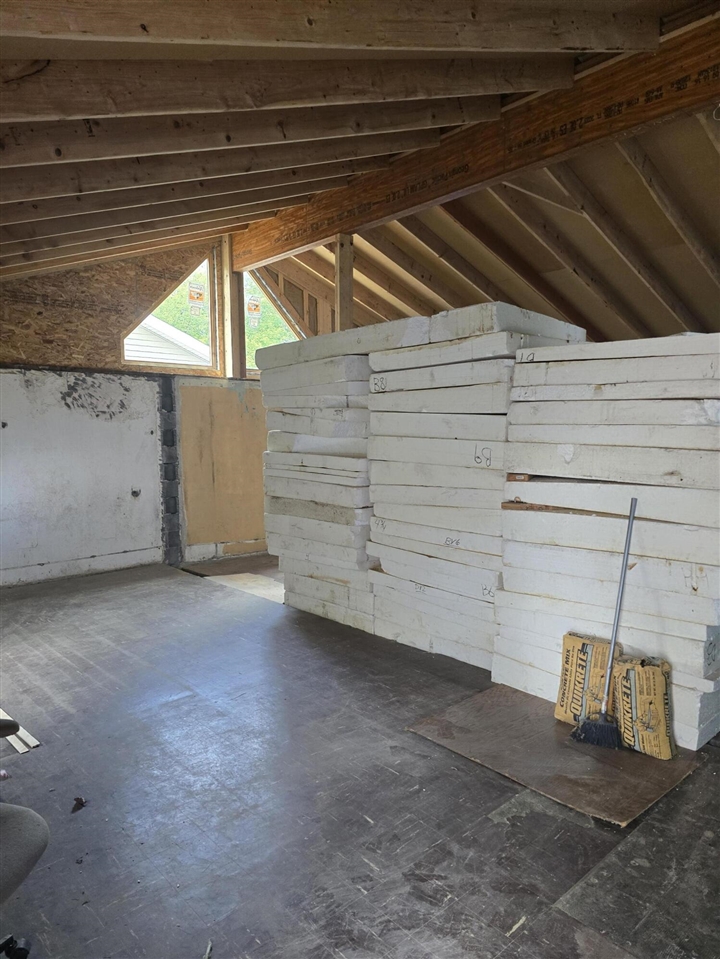 Photo 5 of Single family home for sale at 623 E Paulson St, Lansing, MI 48906 | MLS# 70555587 | Listing updated on 2026-09-03