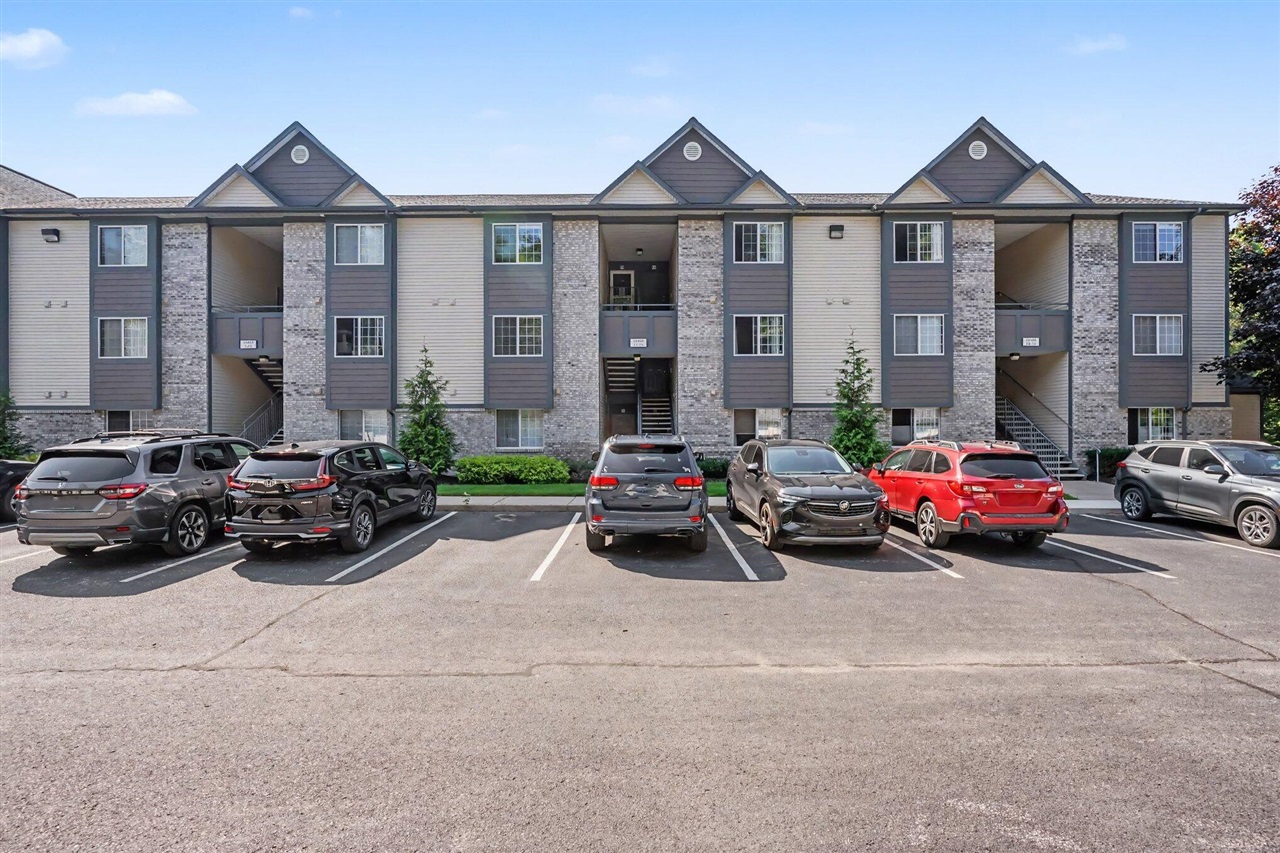 Photo 1 of Condo for sale at 18400 N Ridge Ct #17, Spring Lake, MI 49456 | MLS# 70555590 | Listing updated on 2026-09-03