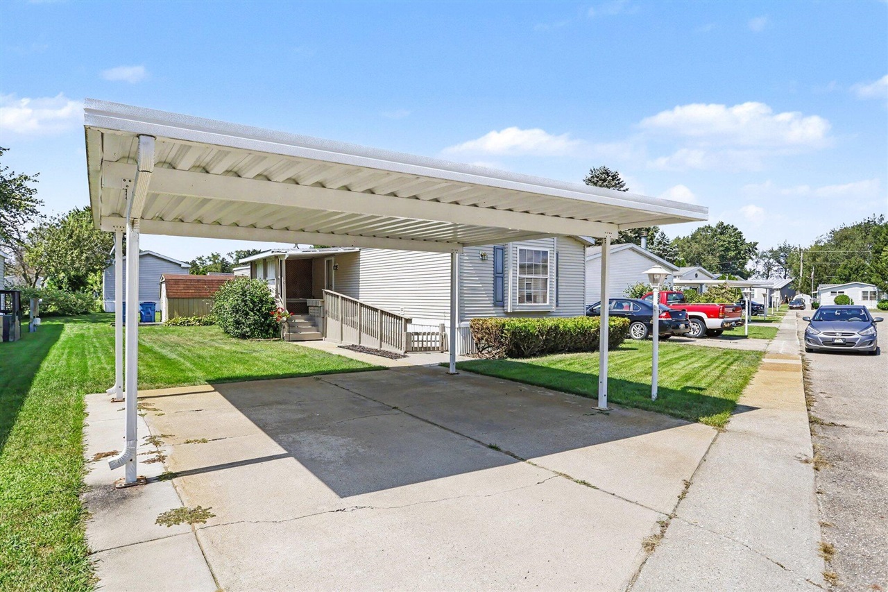 Photo 4 of Single family home for sale at 69205 Garver Lake Rd #52, Edwardsburg, MI 49112 | MLS# 70555618 | Listing updated on 2026-09-21