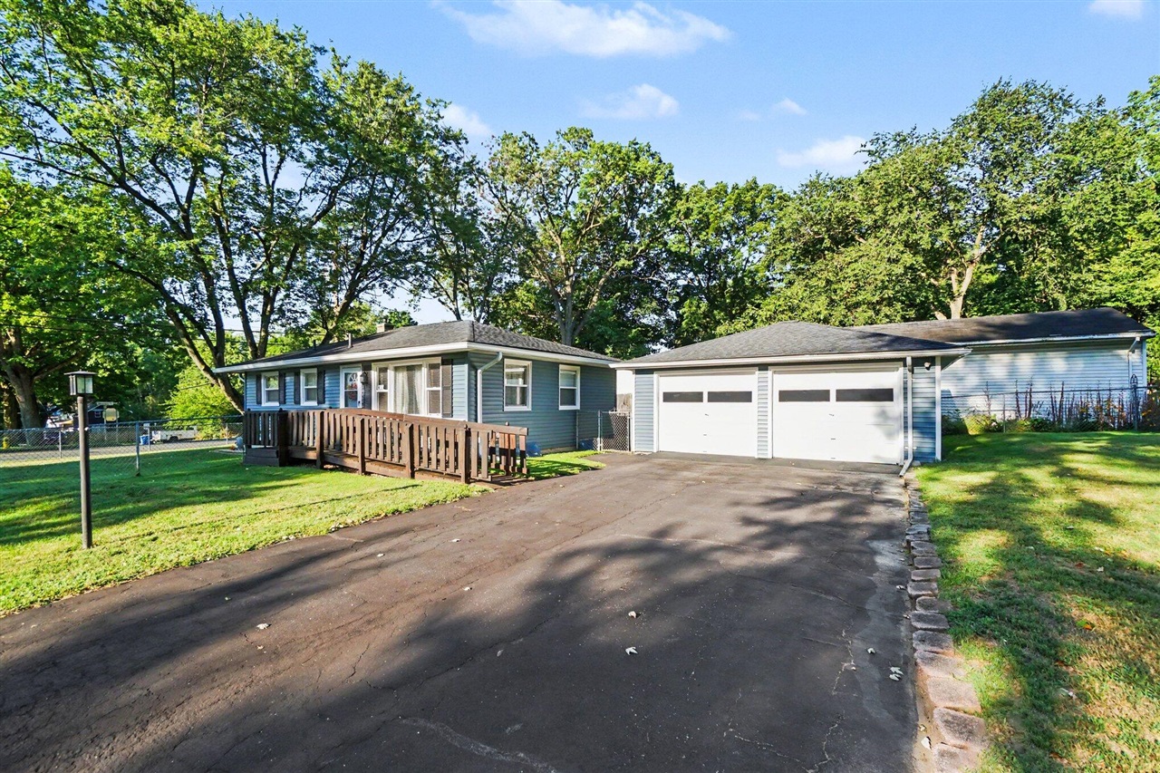 Photo 2 of Single family home for sale at 1207 Elkerton Ave, Kalamazoo, MI 49048 | MLS# 70555631 | Listing updated on 2026-09-04