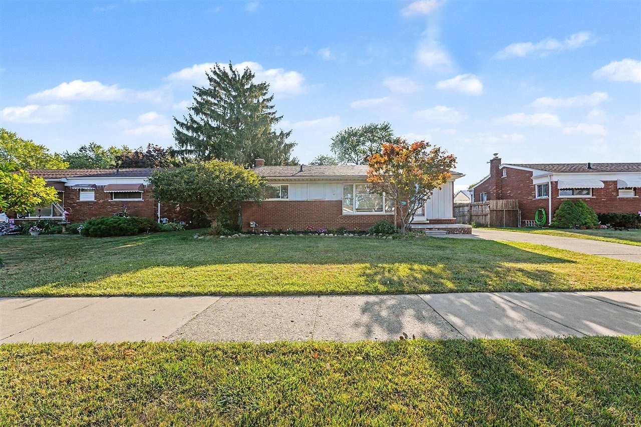 Photo 2 of Single family home for sale at 25338 Wagner Ave, Warren, MI 48089 | MLS# 70555654 | Listing updated on 2026-09-17