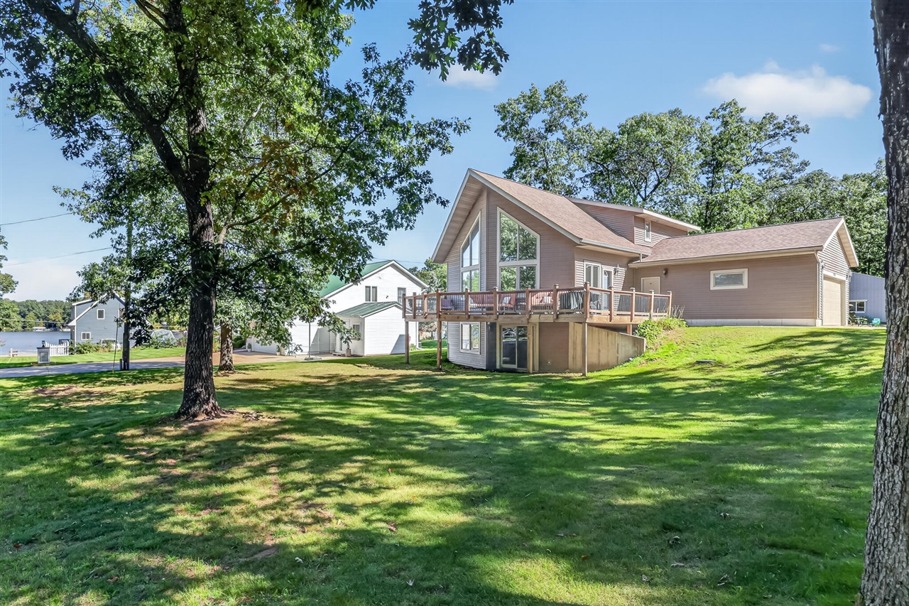 Photo 3 of Single family home for sale at 8794 S Spruce Ave, Newaygo, MI 49337 | MLS# 70555657 | Listing updated on 2026-10-04