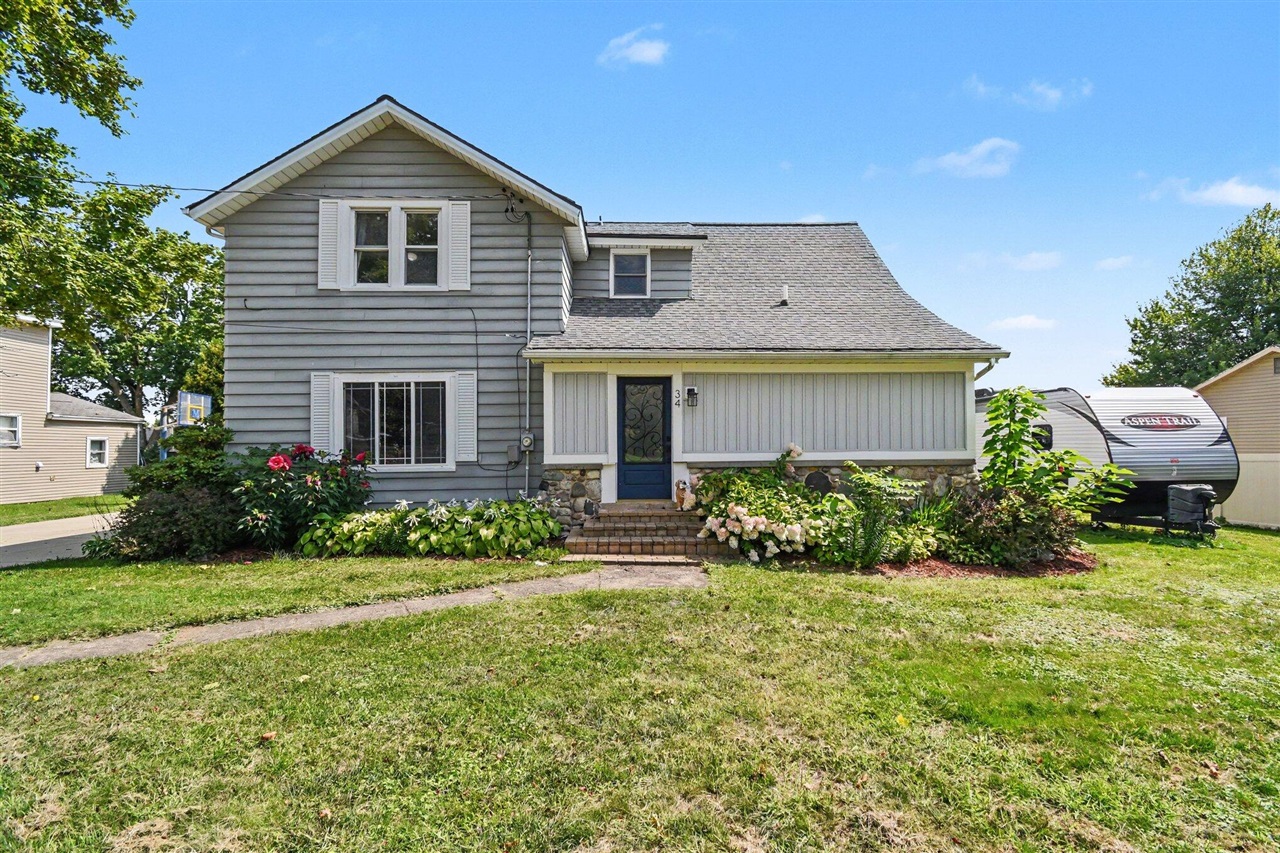 Photo 2 of Sale Pending at 34 S Main St, Casnovia, MI 49318 | MLS# 70555667 | Listing updated on 2026-09-21
