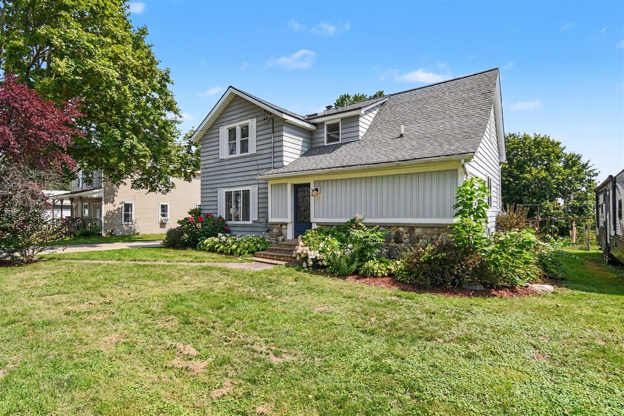Photo 3 of Sale Pending at 34 S Main St, Casnovia, MI 49318 | MLS# 70555667 | Listing updated on 2026-09-21