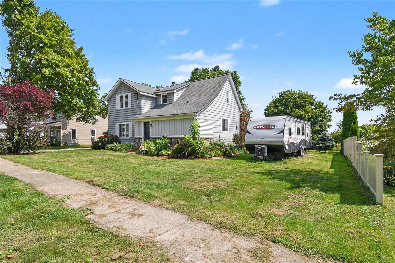Photo 3 of Sale Pending at 34 S Main St, Casnovia, MI 49318 | MLS# 70555667 | Listing updated on 2026-09-21