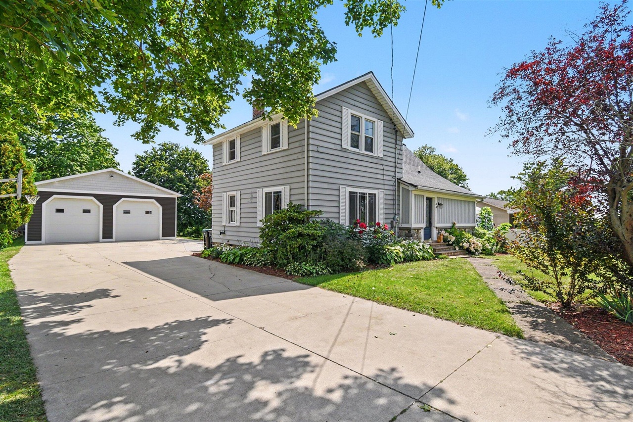 Photo 4 of Sale Pending at 34 S Main St, Casnovia, MI 49318 | MLS# 70555667 | Listing updated on 2026-09-21