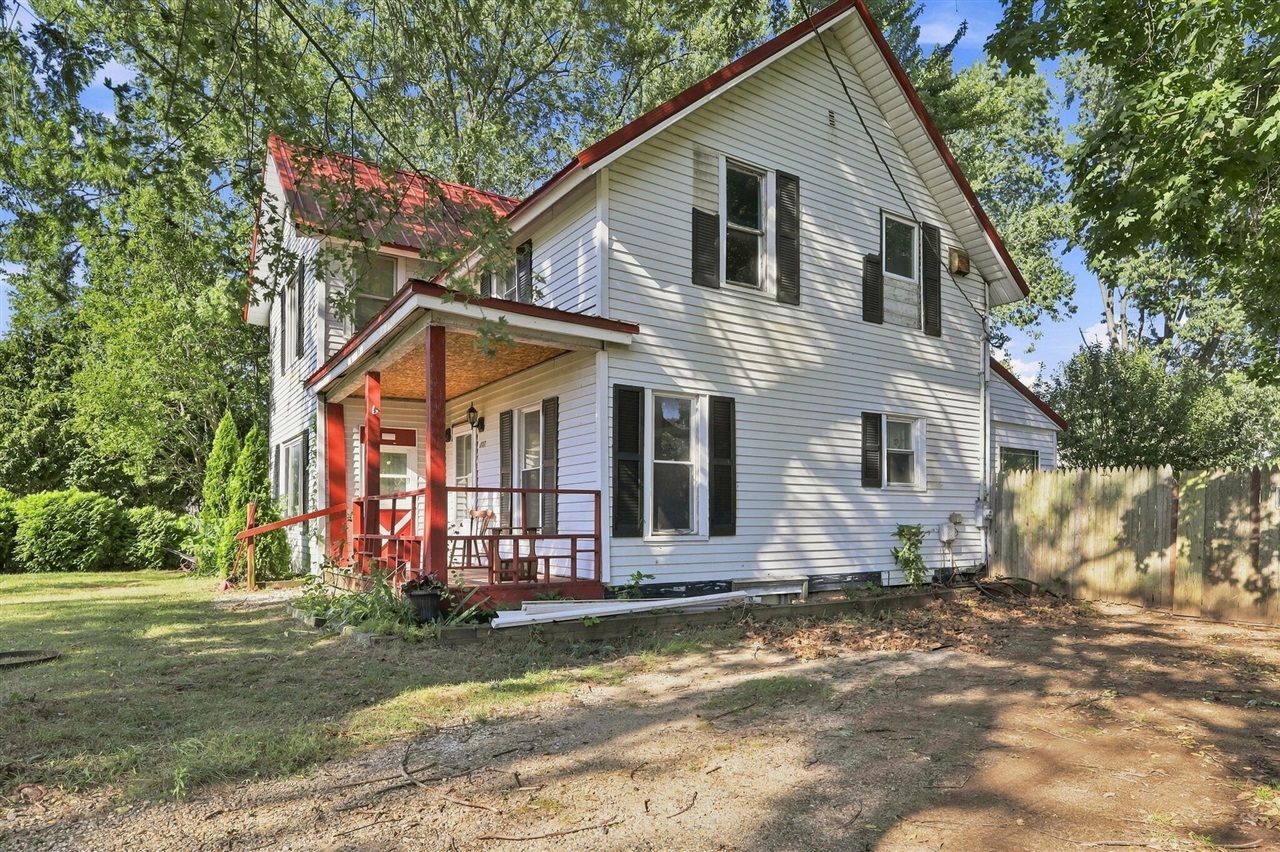 Photo 2 of Single family home for sale at 207 N Erie St, Three Rivers, MI 49093 | MLS# 70555676 | Listing updated on 2026-09-17
