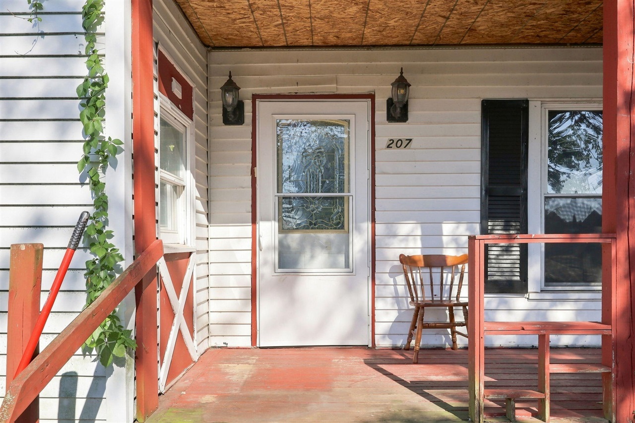 Photo 3 of Single family home for sale at 207 N Erie St, Three Rivers, MI 49093 | MLS# 70555676 | Listing updated on 2026-09-17