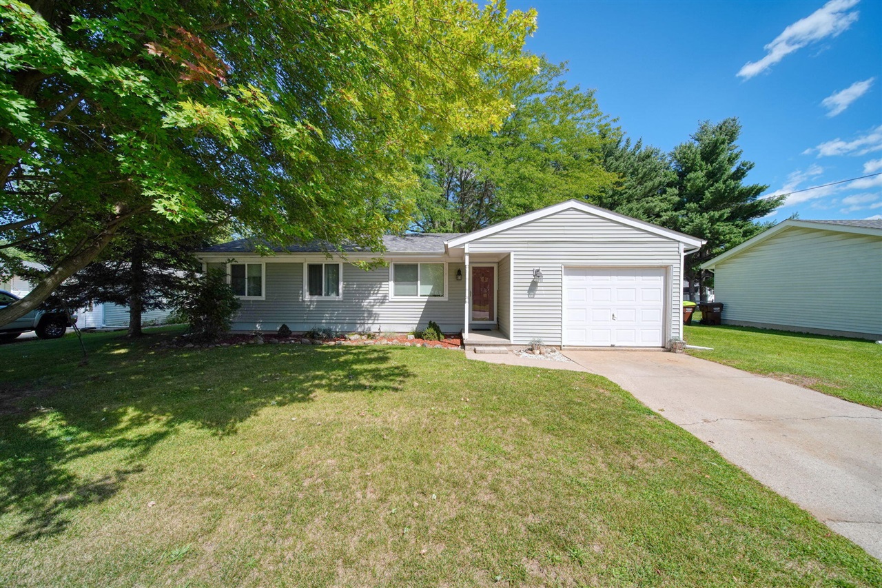 Photo 2 of Single family home for sale at 904 N Union St, Tecumseh, MI 49286 | MLS# 70555732 | Listing updated on 2026-09-19