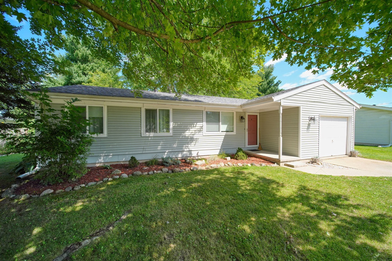 Photo 3 of Single family home for sale at 904 N Union St, Tecumseh, MI 49286 | MLS# 70555732 | Listing updated on 2026-09-19