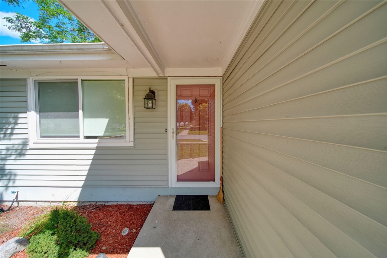 Photo 3 of Single family home for sale at 904 N Union St, Tecumseh, MI 49286 | MLS# 70555732 | Listing updated on 2026-09-19