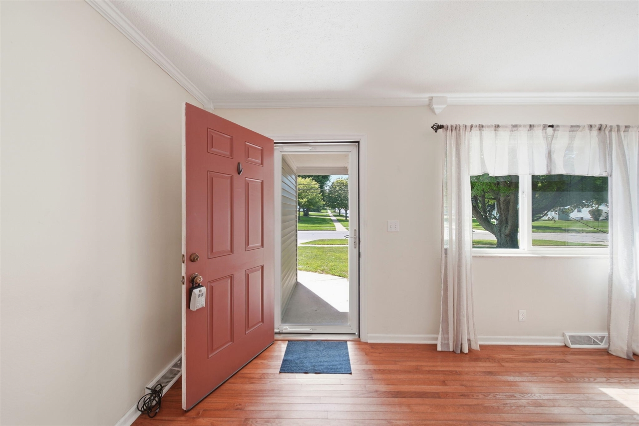 Photo 4 of Single family home for sale at 904 N Union St, Tecumseh, MI 49286 | MLS# 70555732 | Listing updated on 2026-09-19