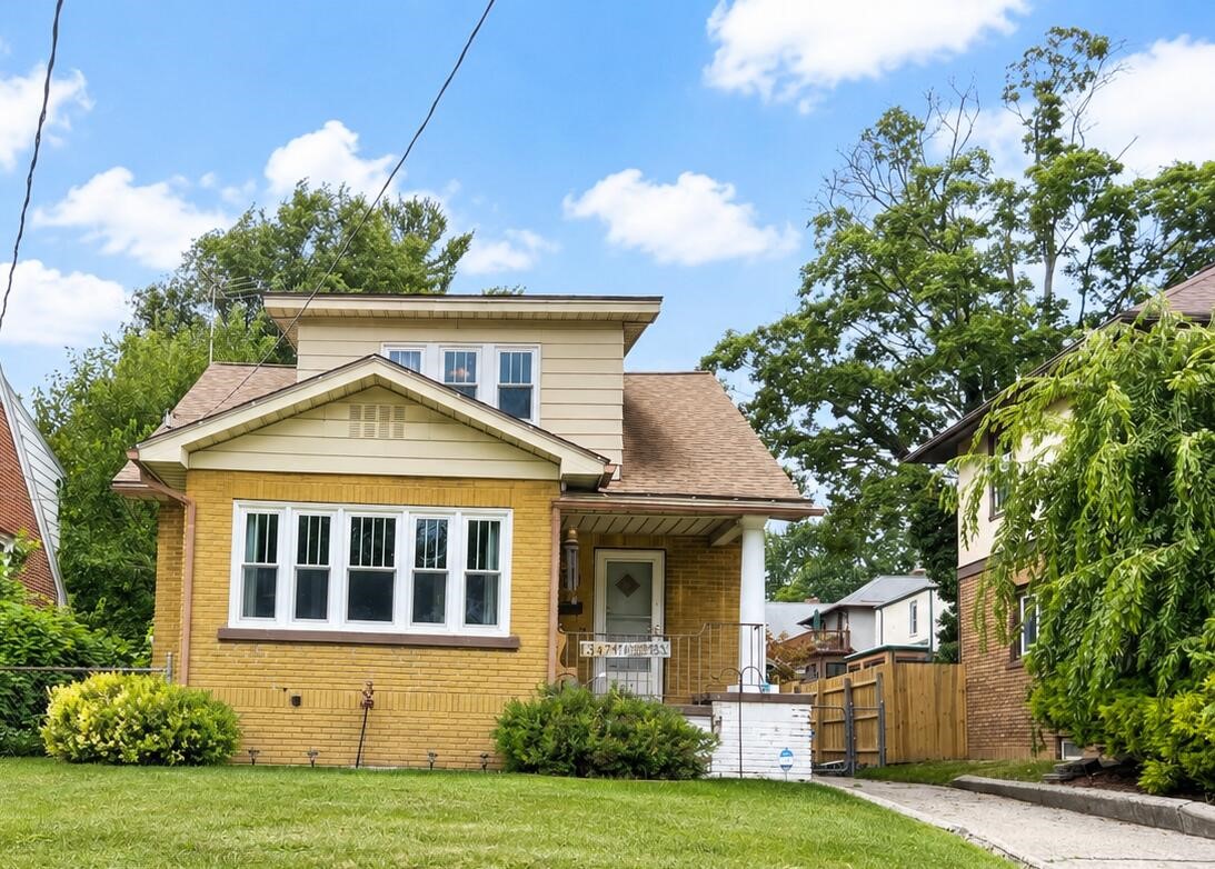 Photo 1 of Single family home for sale at 1347 Nw Powers Ave, Grand Rapids, MI 49504 | MLS# 70555735 | Listing updated on 2026-10-06