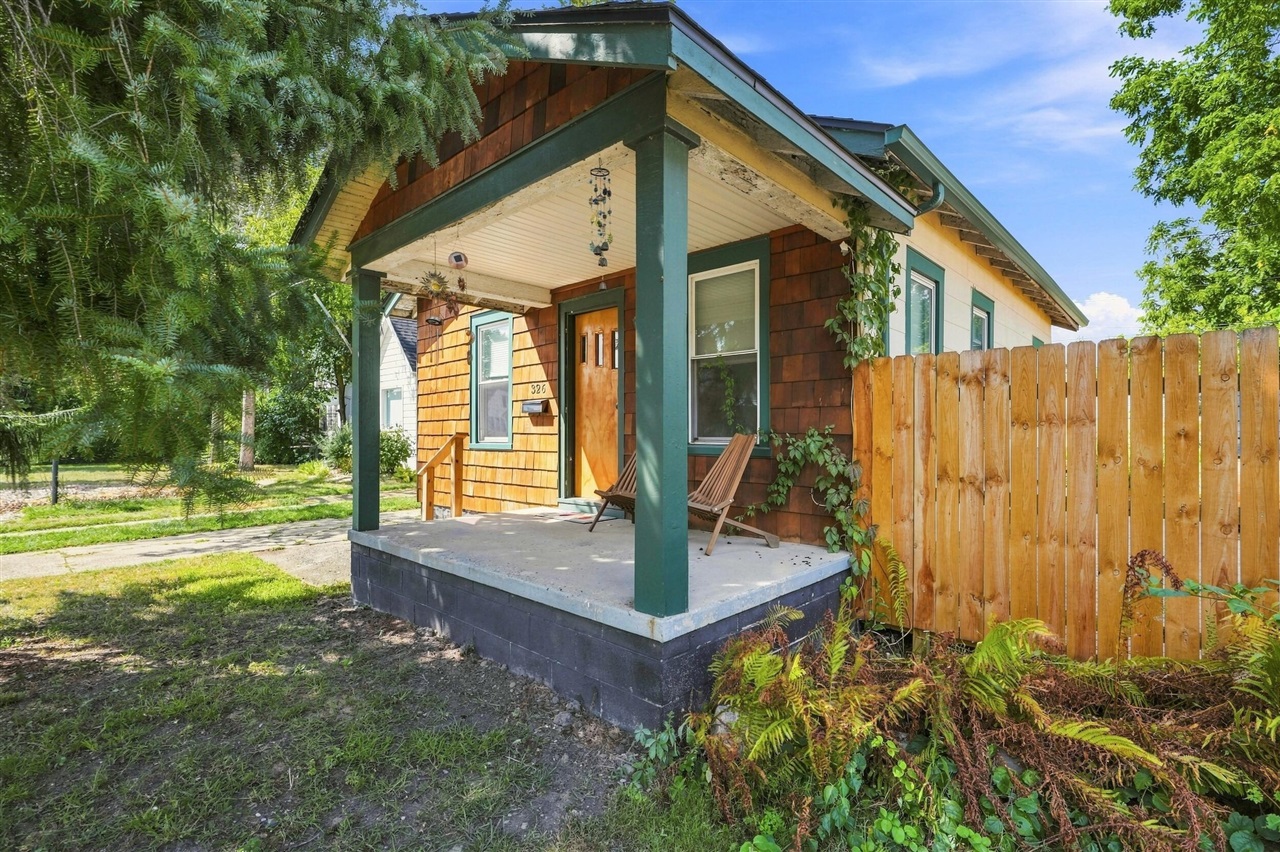 Photo 3 of Single family home for sale at 326 W Robert Ave, Hazel Park, MI 48030 | MLS# 70555753 | Listing updated on 2026-09-03