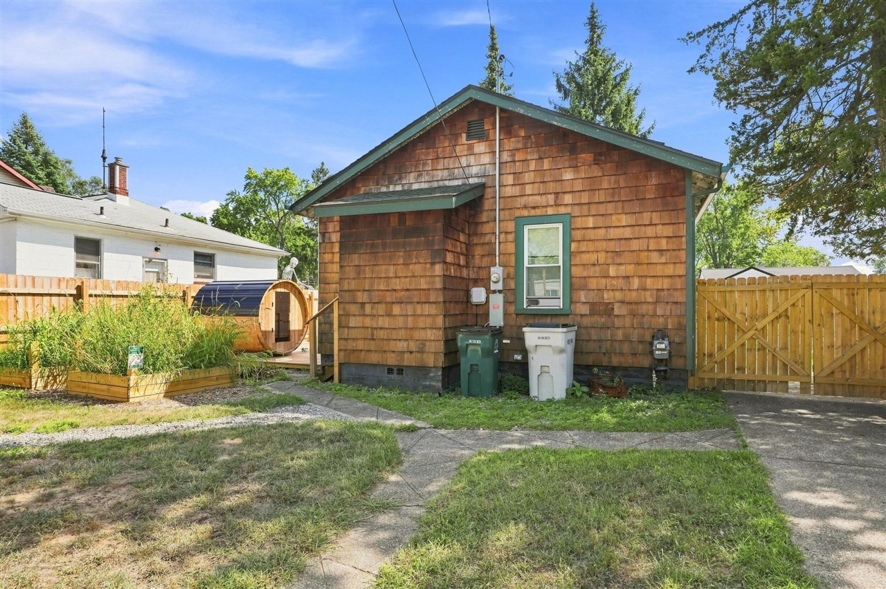 Photo 4 of Single family home for sale at 326 W Robert Ave, Hazel Park, MI 48030 | MLS# 70555753 | Listing updated on 2026-09-03