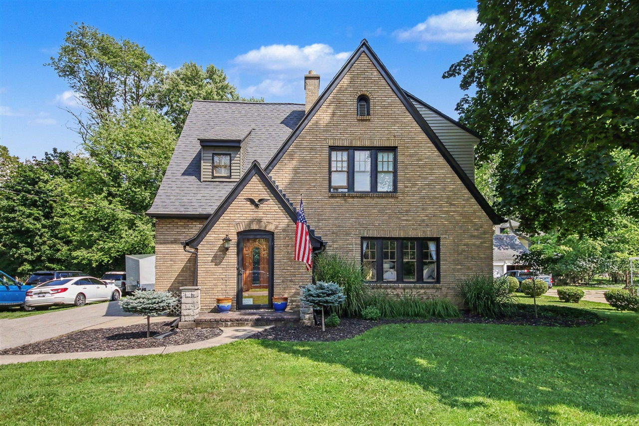 Photo 1 of Sale Pending at 1214 Oakleigh Ave, Grand Rapids, MI 49504 | MLS# 70555776 | Listing updated on 2026-09-29