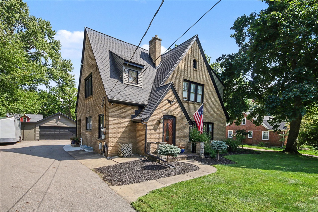 Photo 3 of Sale Pending at 1214 Oakleigh Ave, Grand Rapids, MI 49504 | MLS# 70555776 | Listing updated on 2026-09-29