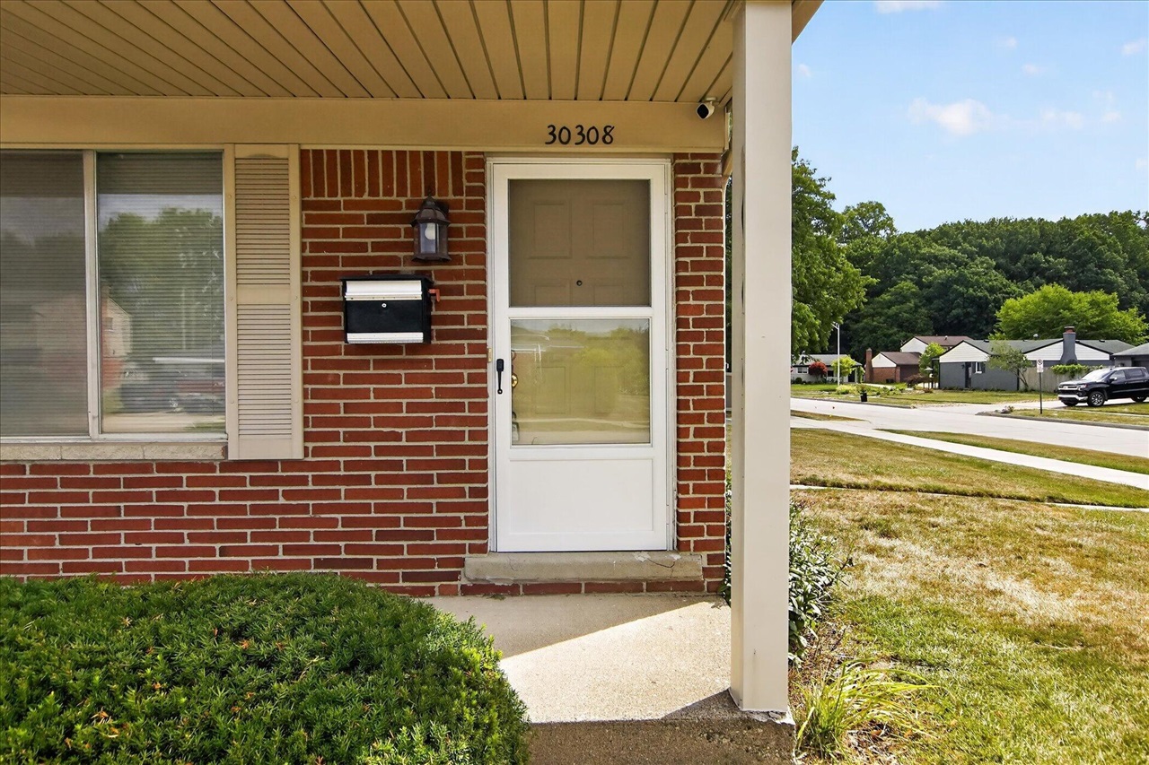 Photo 5 of Single family home for sale at 30308 Yorkshire Dr, Madison Heights, MI 48071 | MLS# 70555874 | Listing updated on 2026-09-02