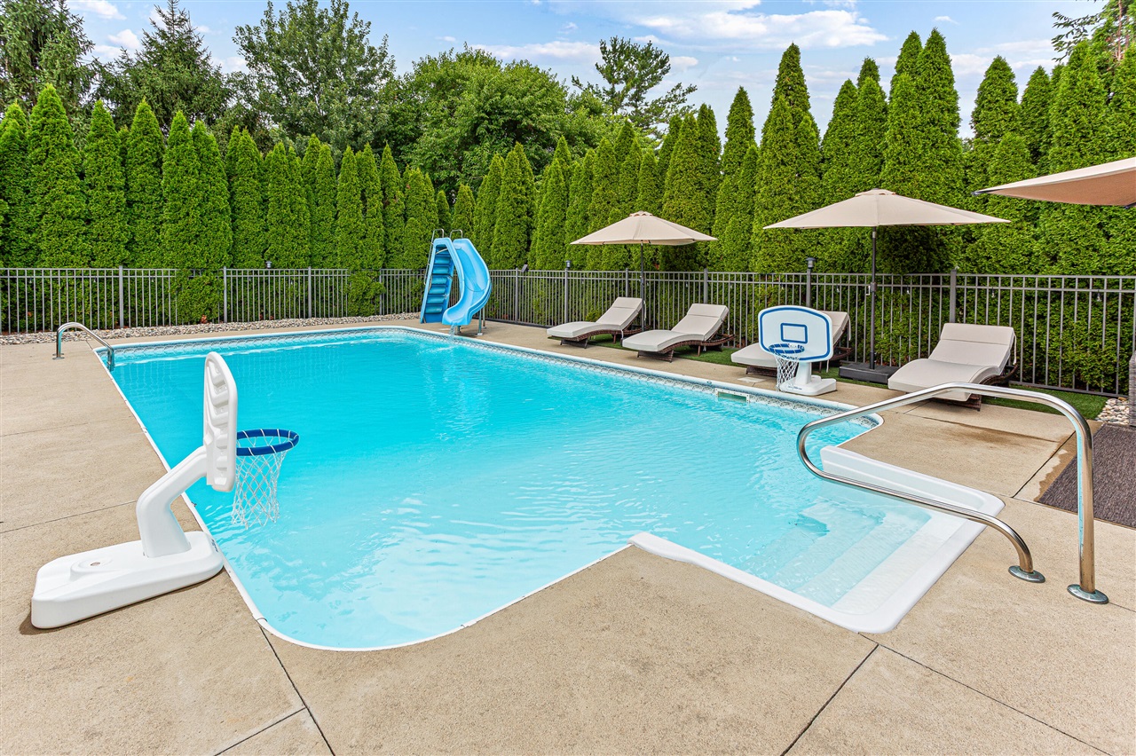 Photo 2 of Sale Pending at 22390 Diamond Ct, Farmington Hills, MI 48335 | MLS# 70555905 | Listing updated on 2026-09-04