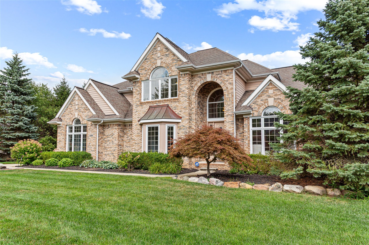 Photo 3 of Sale Pending at 22390 Diamond Ct, Farmington Hills, MI 48335 | MLS# 70555905 | Listing updated on 2026-09-04