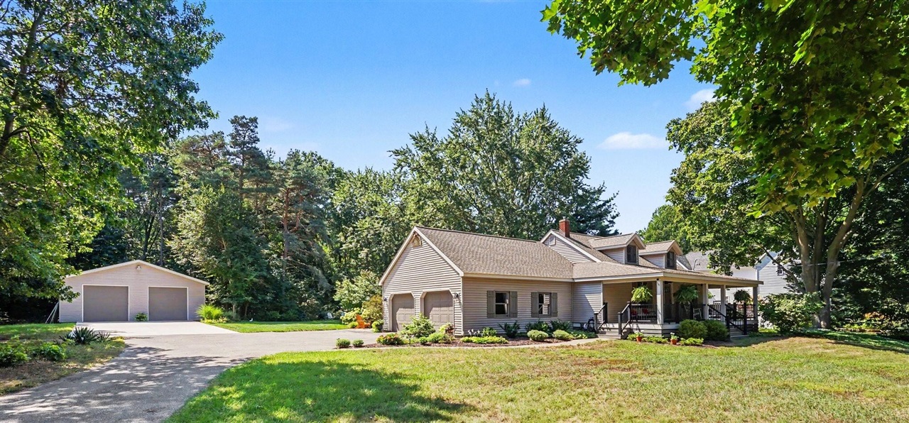 Photo 1 of Single family home for sale at 1538 W 32nd Street, Holland, MI 49423 | MLS# 70555919 | Listing updated on 2026-09-02