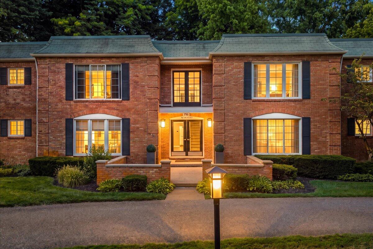 Photo 1 of Condo for sale at 1750 Tiverton Rd, Bloomfield Hills, MI 48304 | MLS# 70556027 | Listing updated on 2026-09-01