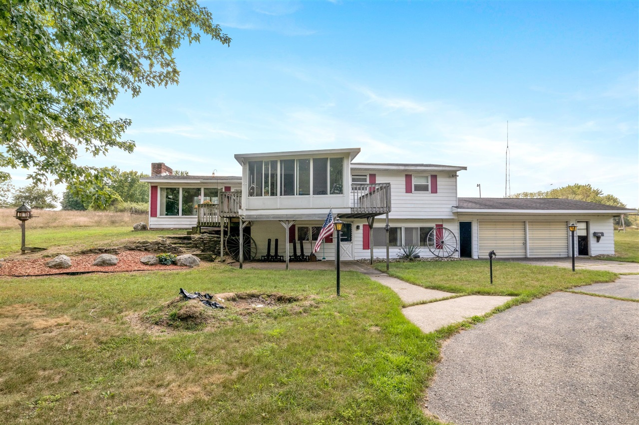 Photo 1 of Single family home for sale at 5221 S Maple Is Rd, Hesperia, MI 49421 | MLS# 70556093 | Listing updated on 2026-09-02