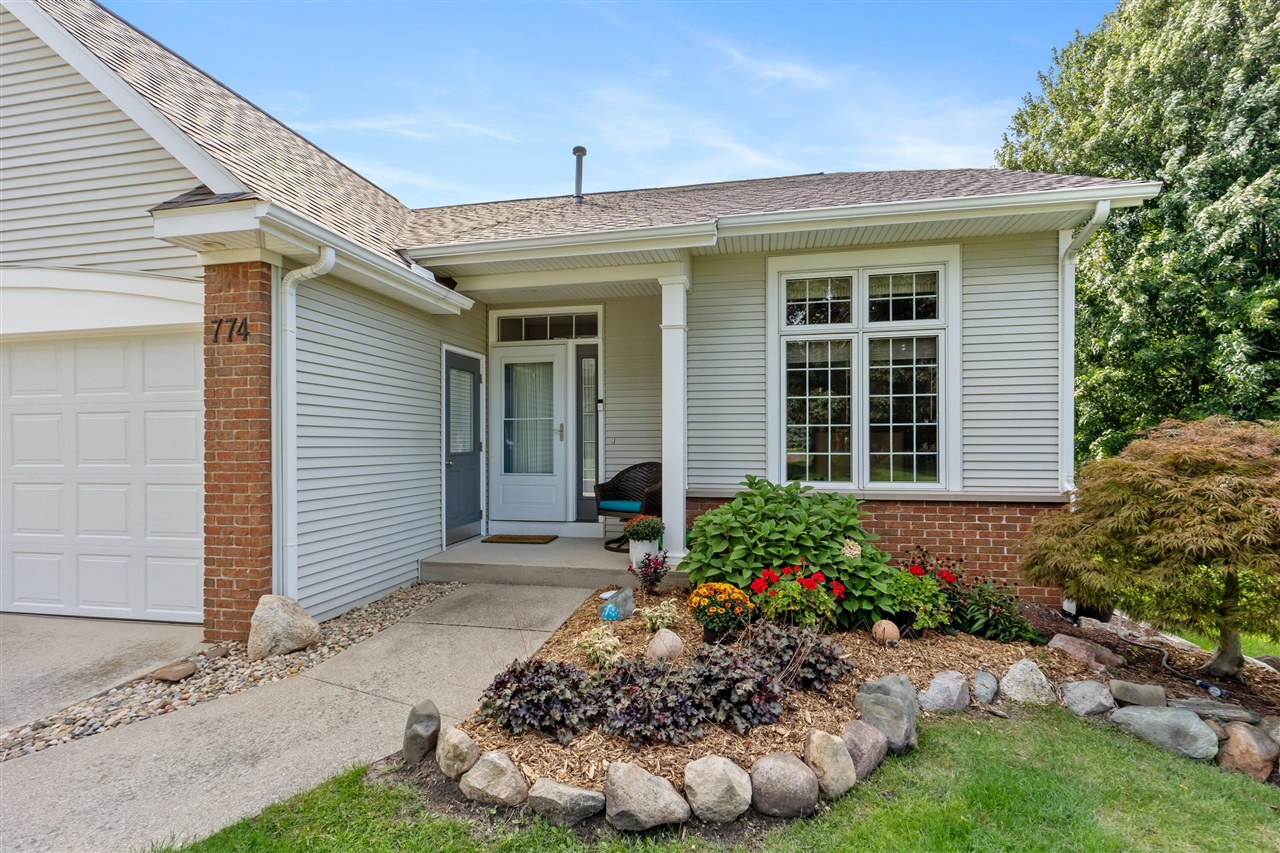 Photo 2 of Condo for sale at 774 Holly Crk Dr, Holland, MI 49423 | MLS# 70556254 | Listing updated on 2026-09-03