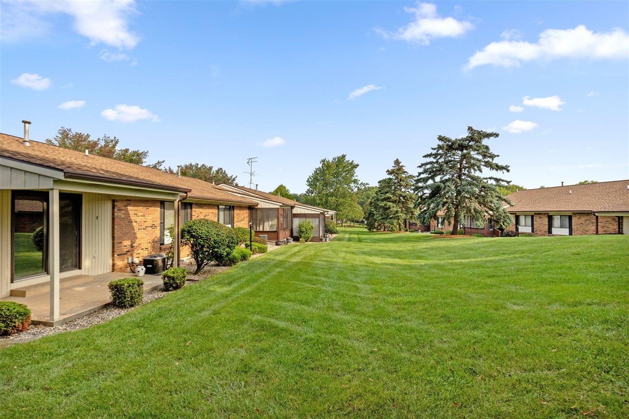 Photo 2 of Condo for sale at 52 Old Ml Dr #11, Holland, MI 49423 | MLS# 70556263 | Listing updated on 2026-09-04