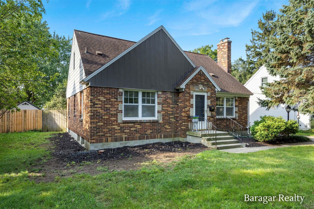 Photo 1 of Single family home for sale at 920 Ellsmere St, Grand Rapids, MI 49505 | MLS# 70556284 | Listing updated on 2026-09-17