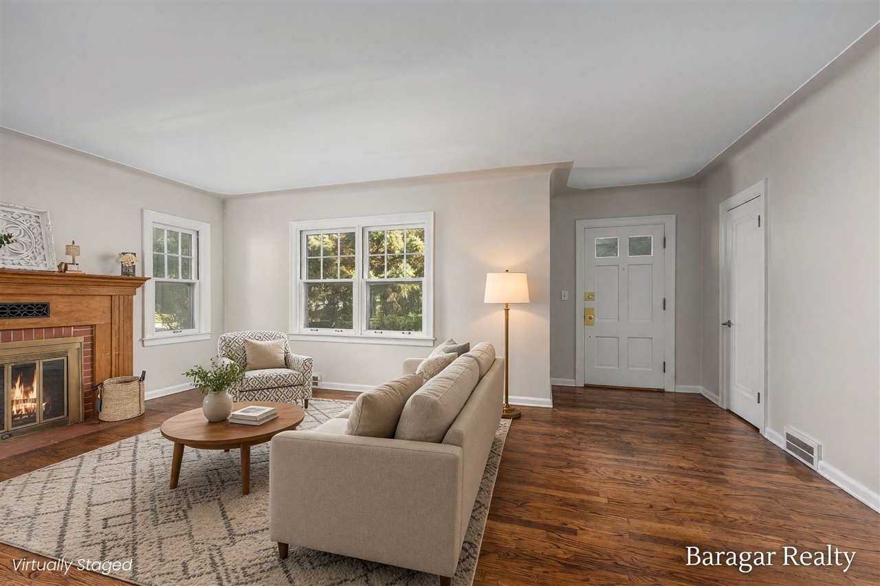 Photo 2 of Single family home for sale at 920 Ellsmere St, Grand Rapids, MI 49505 | MLS# 70556284 | Listing updated on 2026-09-17