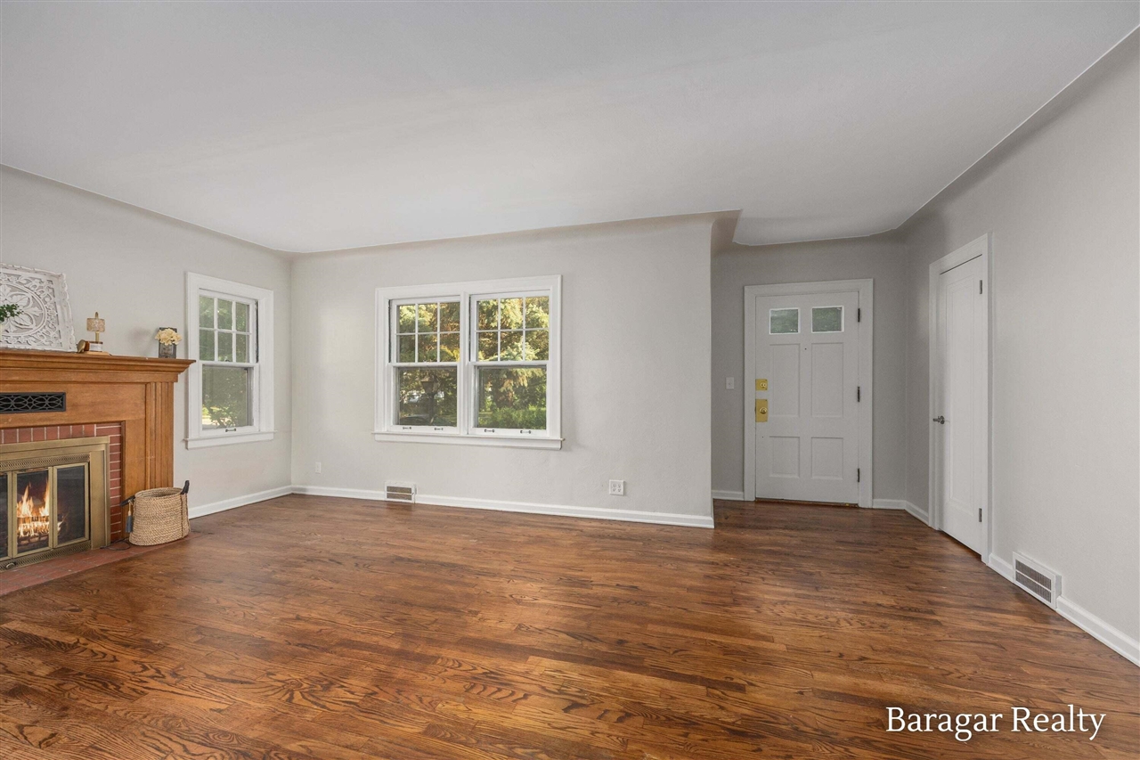 Photo 3 of Single family home for sale at 920 Ellsmere St, Grand Rapids, MI 49505 | MLS# 70556284 | Listing updated on 2026-09-17