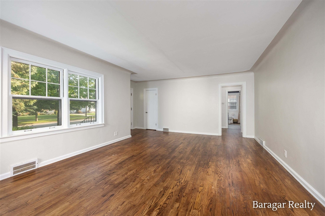 Photo 4 of Single family home for sale at 920 Ellsmere St, Grand Rapids, MI 49505 | MLS# 70556284 | Listing updated on 2026-09-17