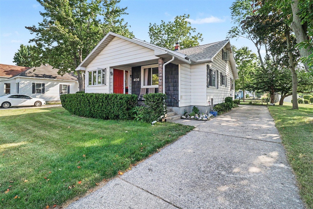 Photo 3 of Single family home for sale at 408 N Lewis St, Ludington, MI 49431 | MLS# 70556299 | Listing updated on 2026-09-02