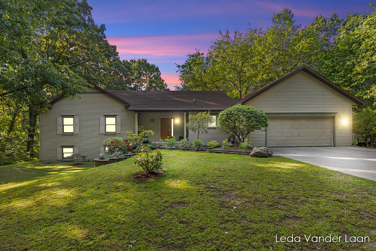 Photo 1 of Single family home for sale at 9520 Hidden Blf Dr, Rockford, MI 49341 | MLS# 70556410 | Listing updated on 2026-09-14