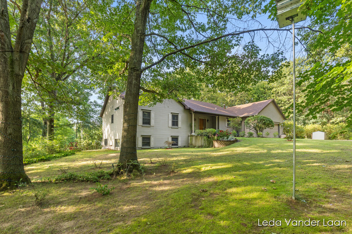 Photo 4 of Single family home for sale at 9520 Hidden Blf Dr, Rockford, MI 49341 | MLS# 70556410 | Listing updated on 2026-09-14