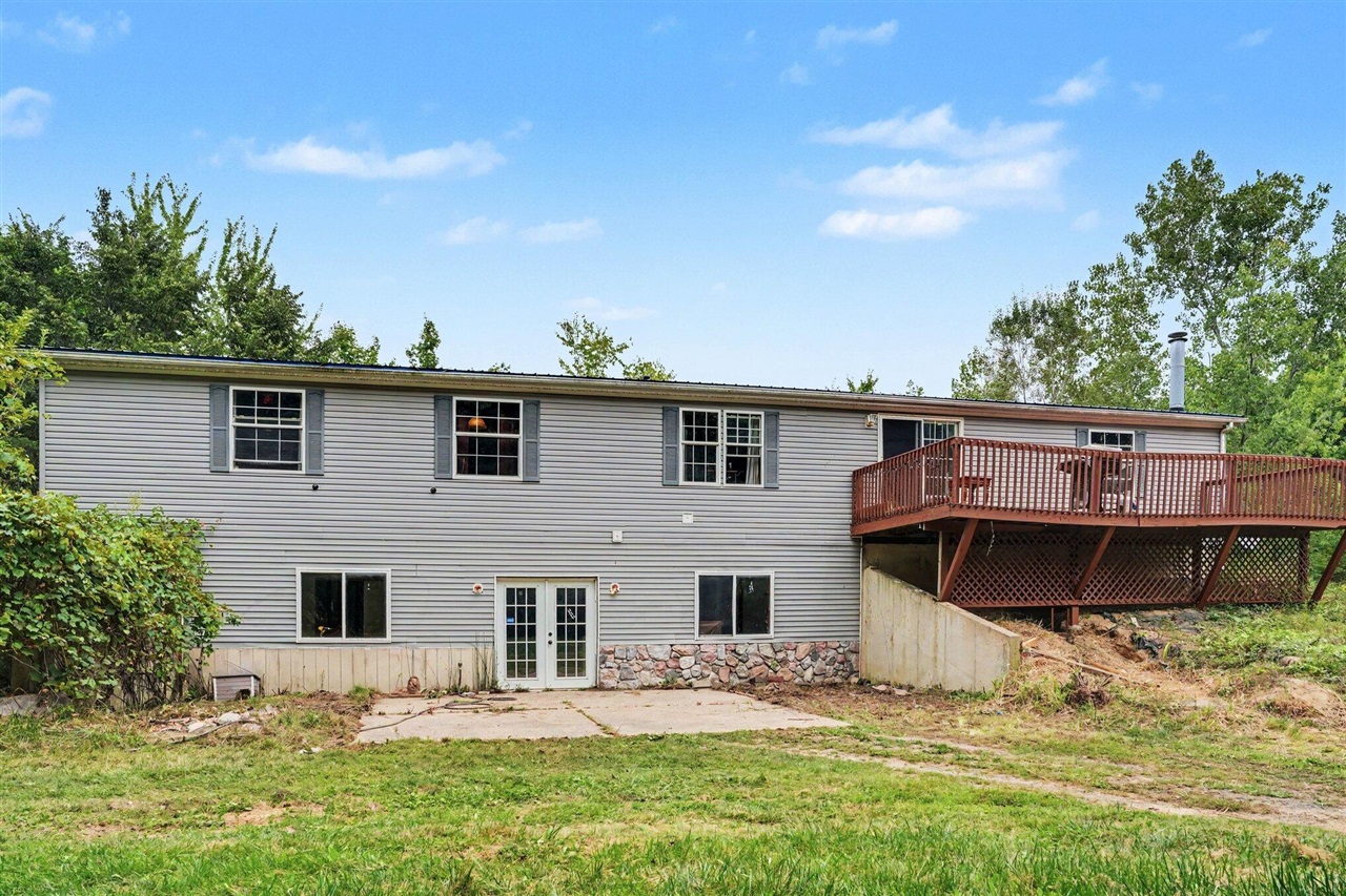 Photo 2 of Single family home for sale at 1863 Crystal Ln, Allegan, MI 49010 | MLS# 70556417 | Listing updated on 2026-09-03