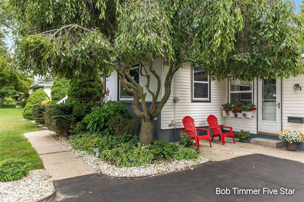 Photo 4 of Single family home for sale at 1300 Bauer Rd, Jenison, MI 49428 | MLS# 70556457 | Listing updated on 2026-09-03