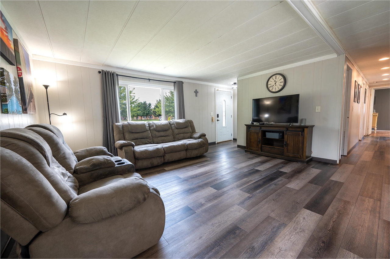 Photo 2 of Single family home for sale at 498 N Maple St, Fennville, MI 49408 | MLS# 70556460 | Listing updated on 2026-09-03