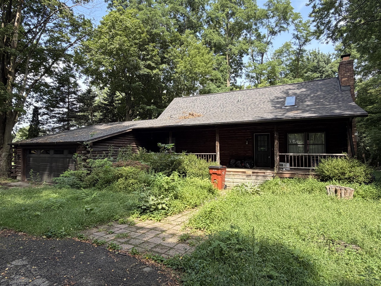 Photo 1 of Sale Pending at 3035 3 Mile Rd, Grand Rapids, MI 49525 | MLS# 70556470 | Listing updated on 2026-09-14