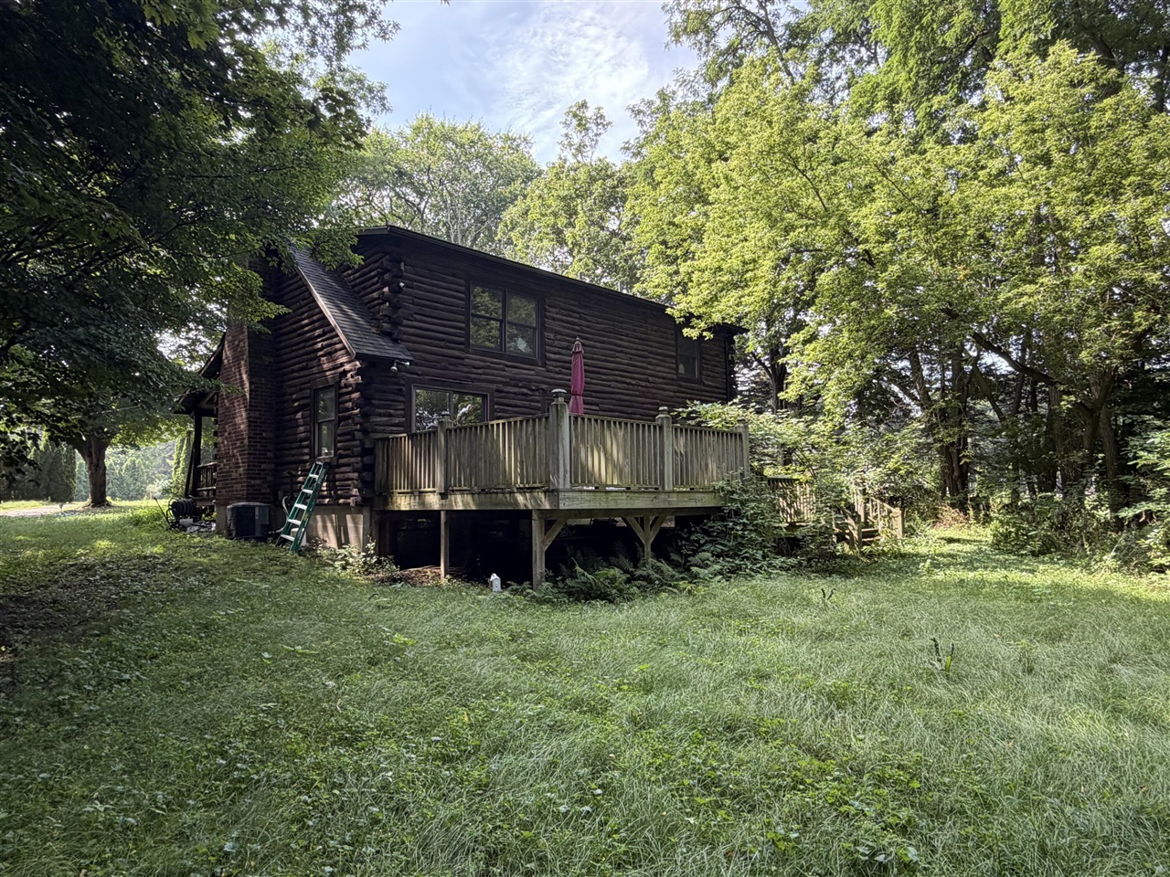 Photo 3 of Sale Pending at 3035 3 Mile Rd, Grand Rapids, MI 49525 | MLS# 70556470 | Listing updated on 2026-09-14