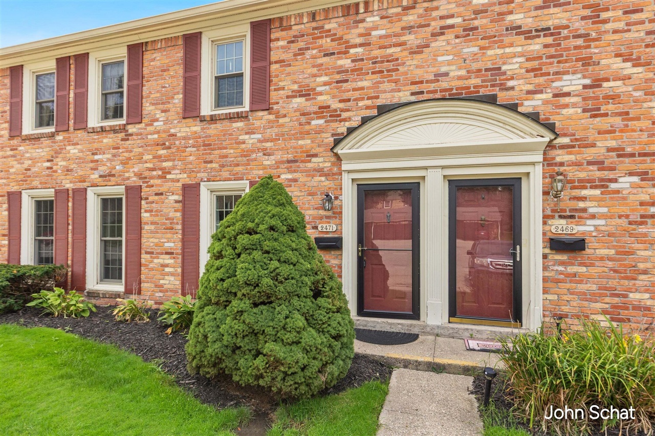 Photo 2 of Condo for sale at 2471 Abbington Dr, Grand Rapids, MI 49506 | MLS# 70556497 | Listing updated on 2026-09-14