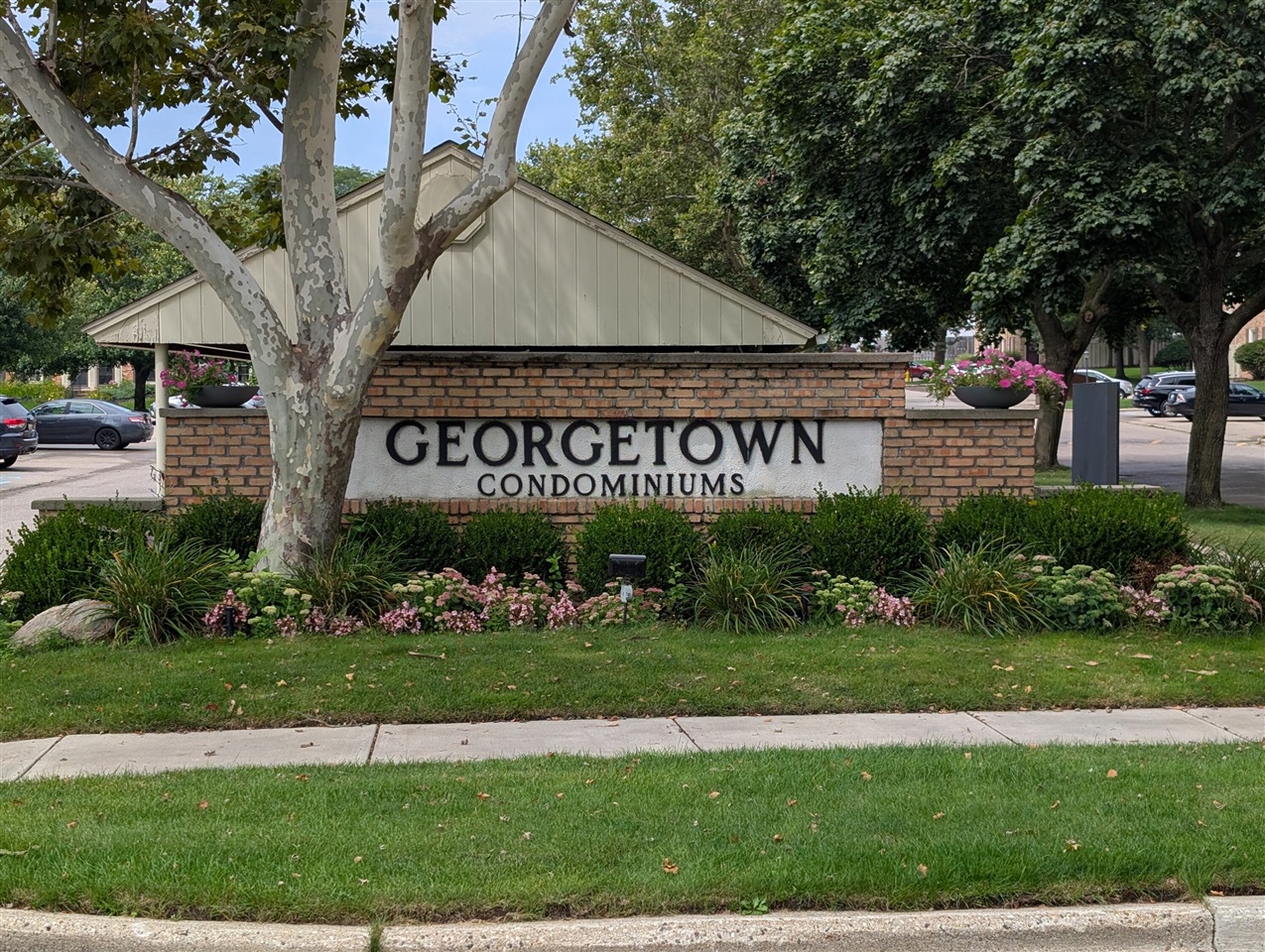 Photo 23 of Condo for sale at 2471 Abbington Dr, Grand Rapids, MI 49506 | MLS# 70556497 | Listing updated on 2026-09-14