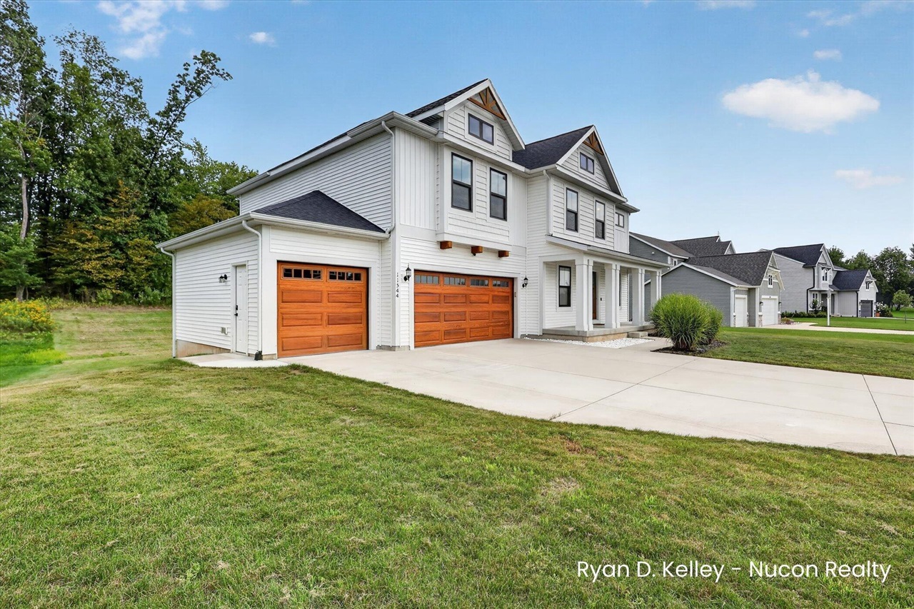 Photo 3 of Single family home for sale at 11544 Sessions Woods Dr, Grand Rapids, MI 49534 | MLS# 70556574 | Listing updated on 2026-09-03