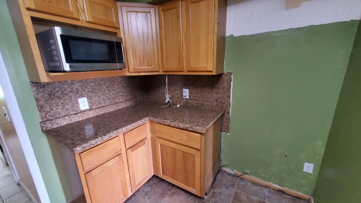 Photo 4 of Sale Pending at 5131 Grand River Dr, Grand Rapids, MI 49525 | MLS# 70556702 | Listing updated on 2026-09-30