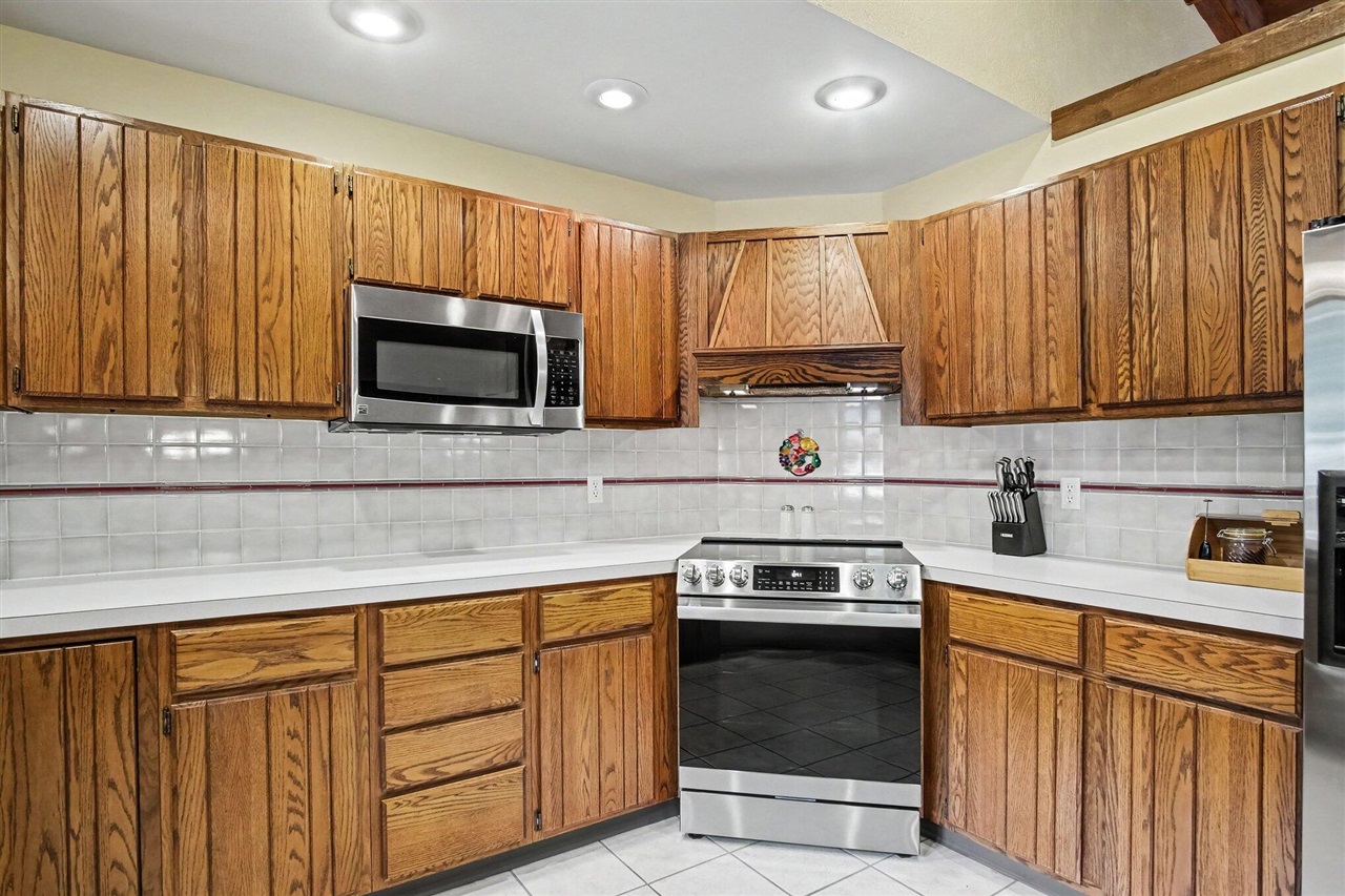 Photo 3 of Single family home for sale at 986 Luce St, Grand Rapids, MI 49534 | MLS# 70556717 | Listing updated on 2026-09-04