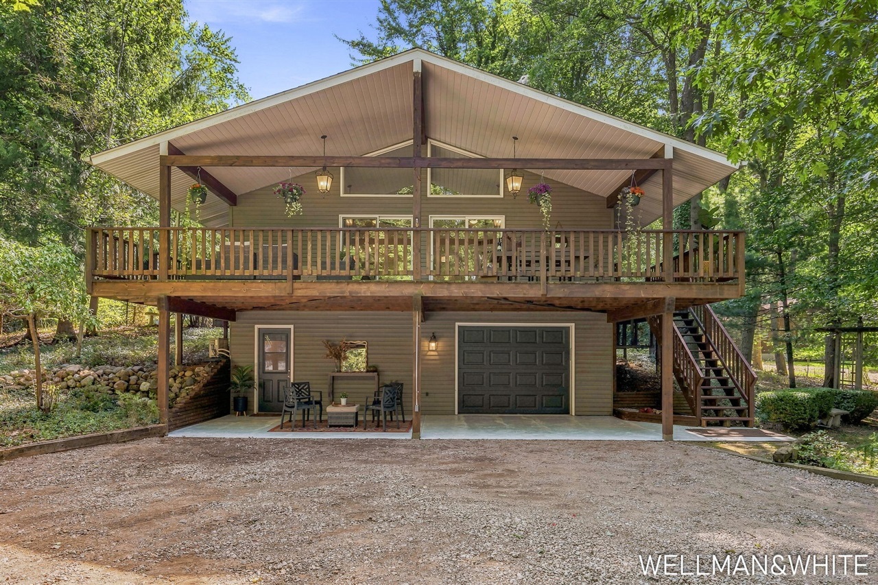 Photo 2 of Single family home for sale at 2675 Chestnut Ln, Fennville, MI 49408 | MLS# 70556723 | Listing updated on 2026-09-07