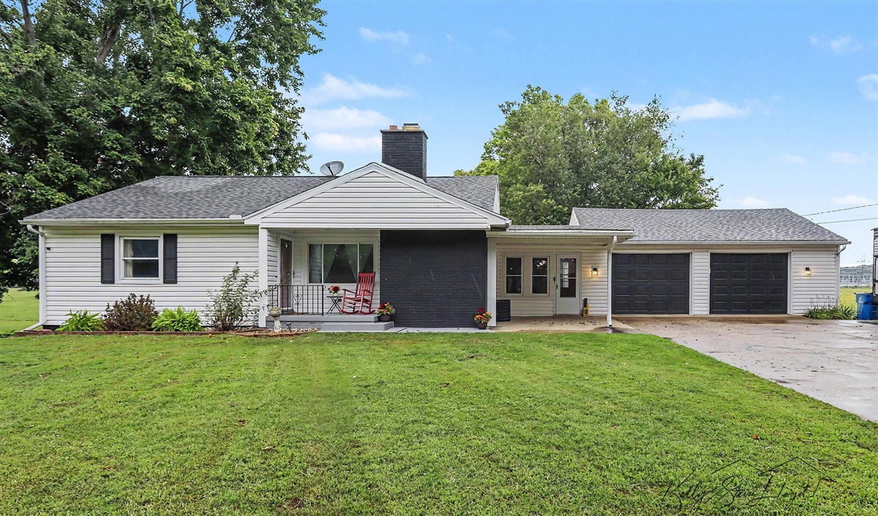 Photo 2 of Single family home for sale at 751 Riverview Dr, Plainwell, MI 49080 | MLS# 70556741 | Listing updated on 2026-09-05