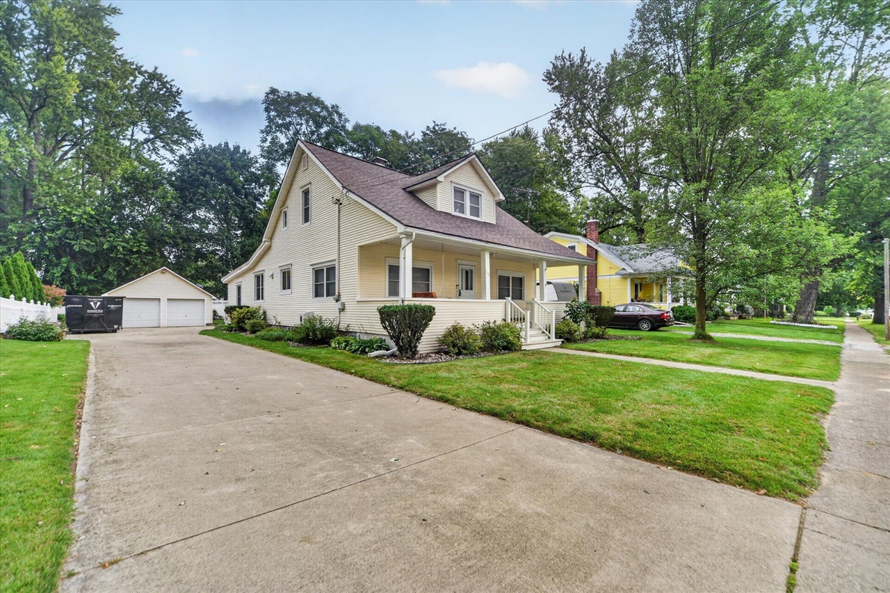 Photo 1 of Single family home for sale at 320 W Elizabeth St, Stockbridge, MI 49285 | MLS# 70556784 | Listing updated on 2026-09-05