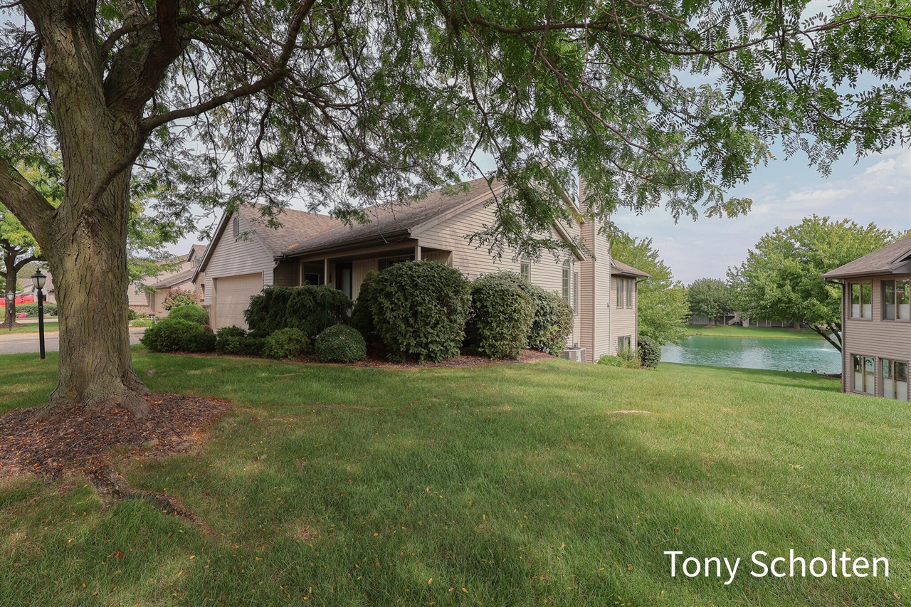 Photo 4 of Condo for sale at 6256 Springmont Dr #39, Hudsonville, MI 49426 | MLS# 70556864 | Listing updated on 2026-09-04